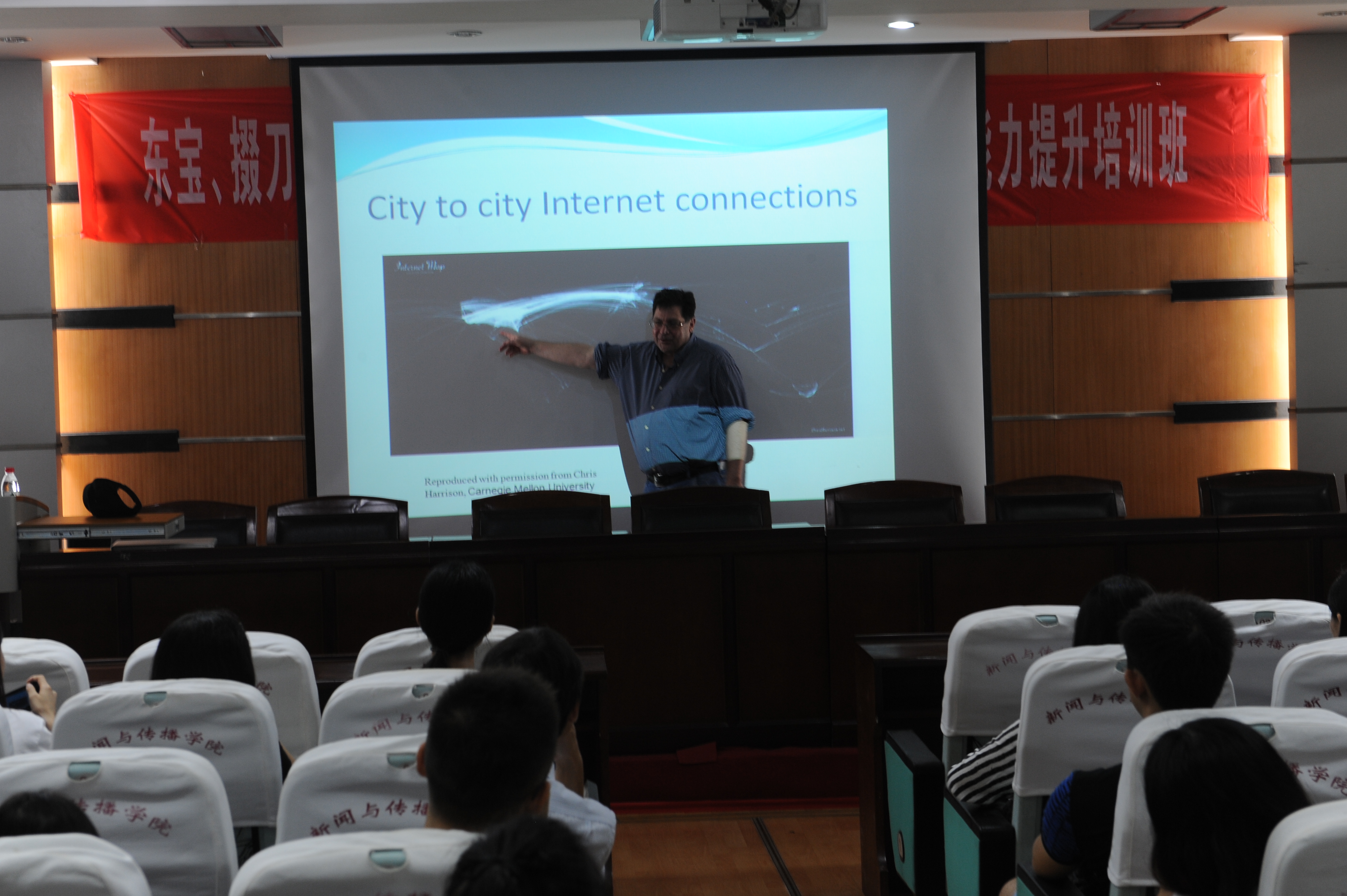 “新汉学计划”特邀教授Mark Balnaves来公司开讲社会化媒体