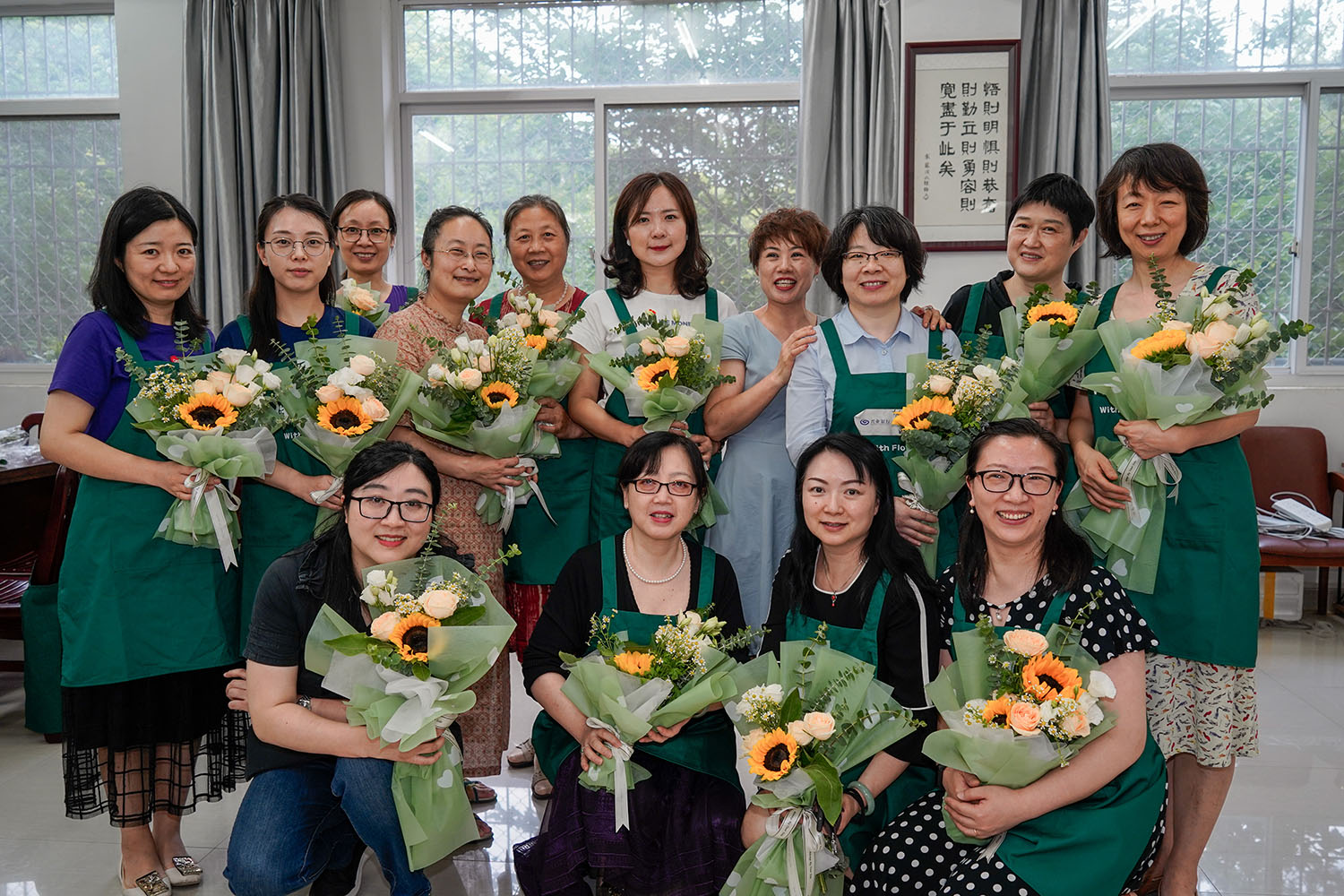 院工会举办女教工鲜花插花DIY活动