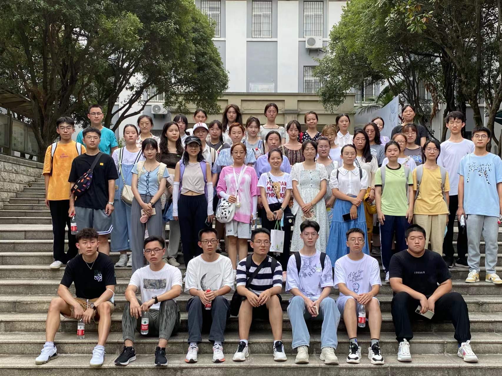 媒体链接丨新生训练营丨公司积极开展新生入学教育，帮助新生扣好大学“第一粒扣子”