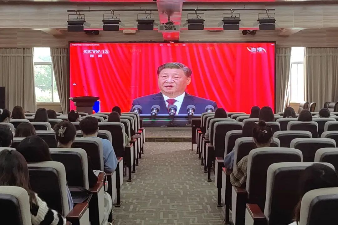 太阳成集团tyc1050师生党员、团员热议党的二十大报告