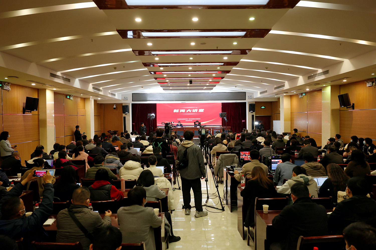 湖北“新闻大讲堂”首讲在太阳成集团开讲